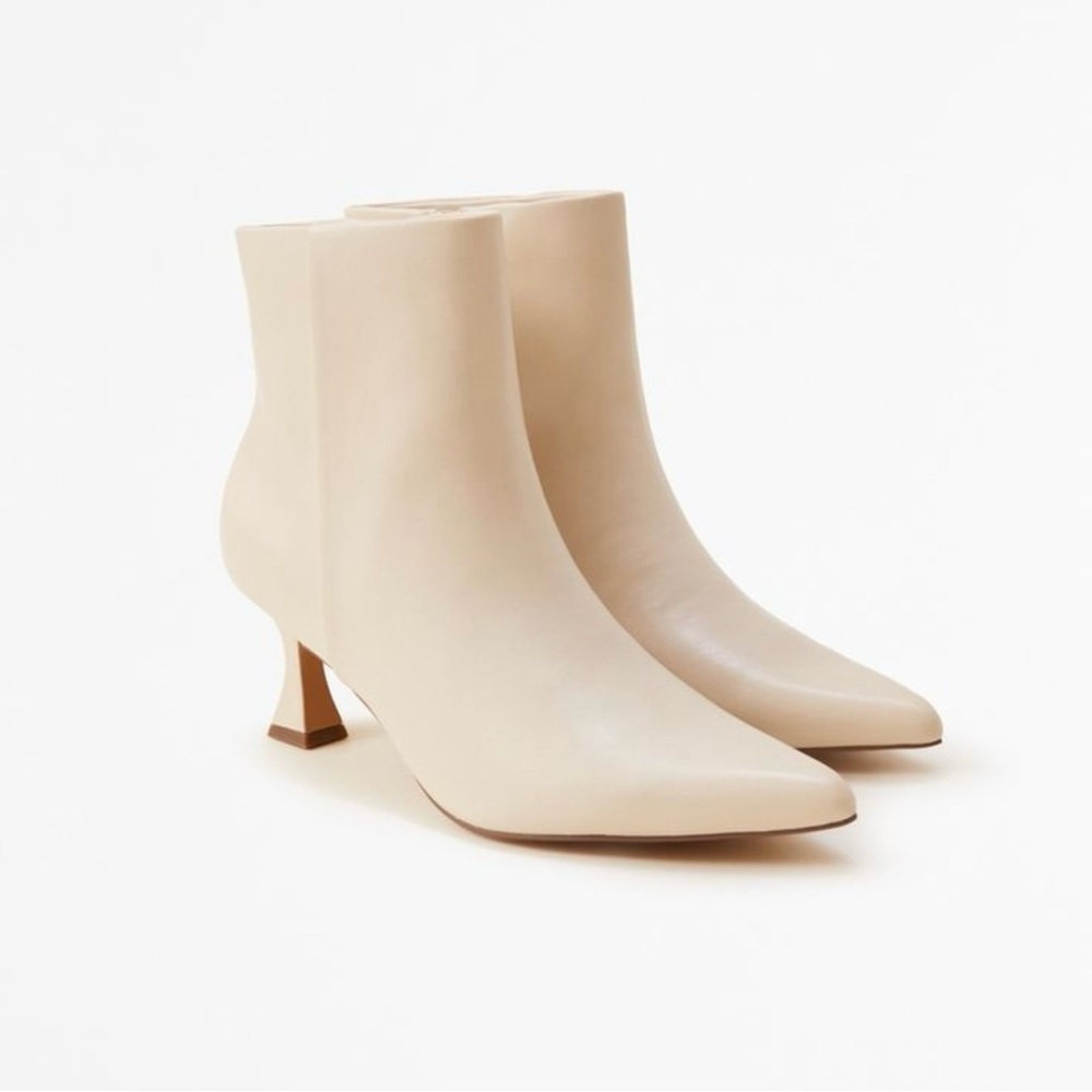 Abercrombie Cream Leather Boots